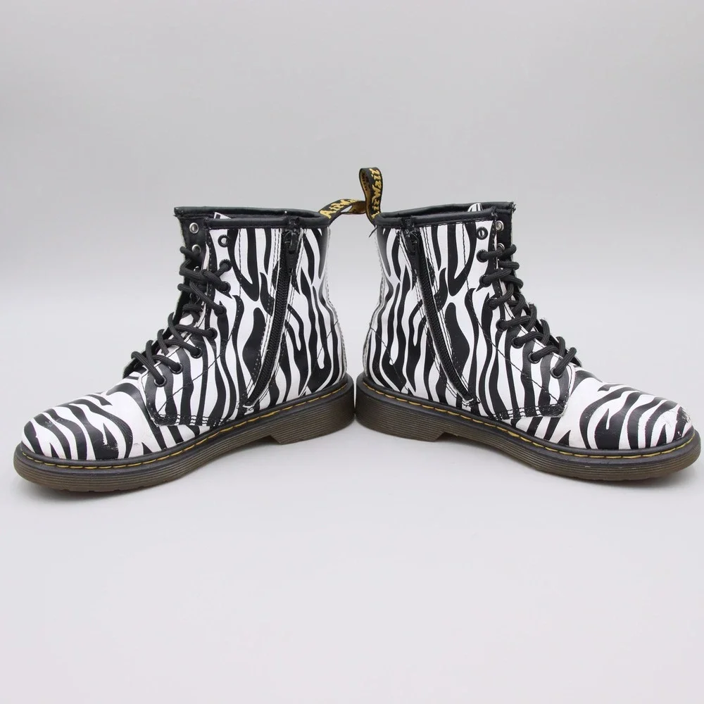 Dr. Martens Delaney Youth Sz 3 US Zebra Print Ankle Boots Ankle Lace Up Side Zip